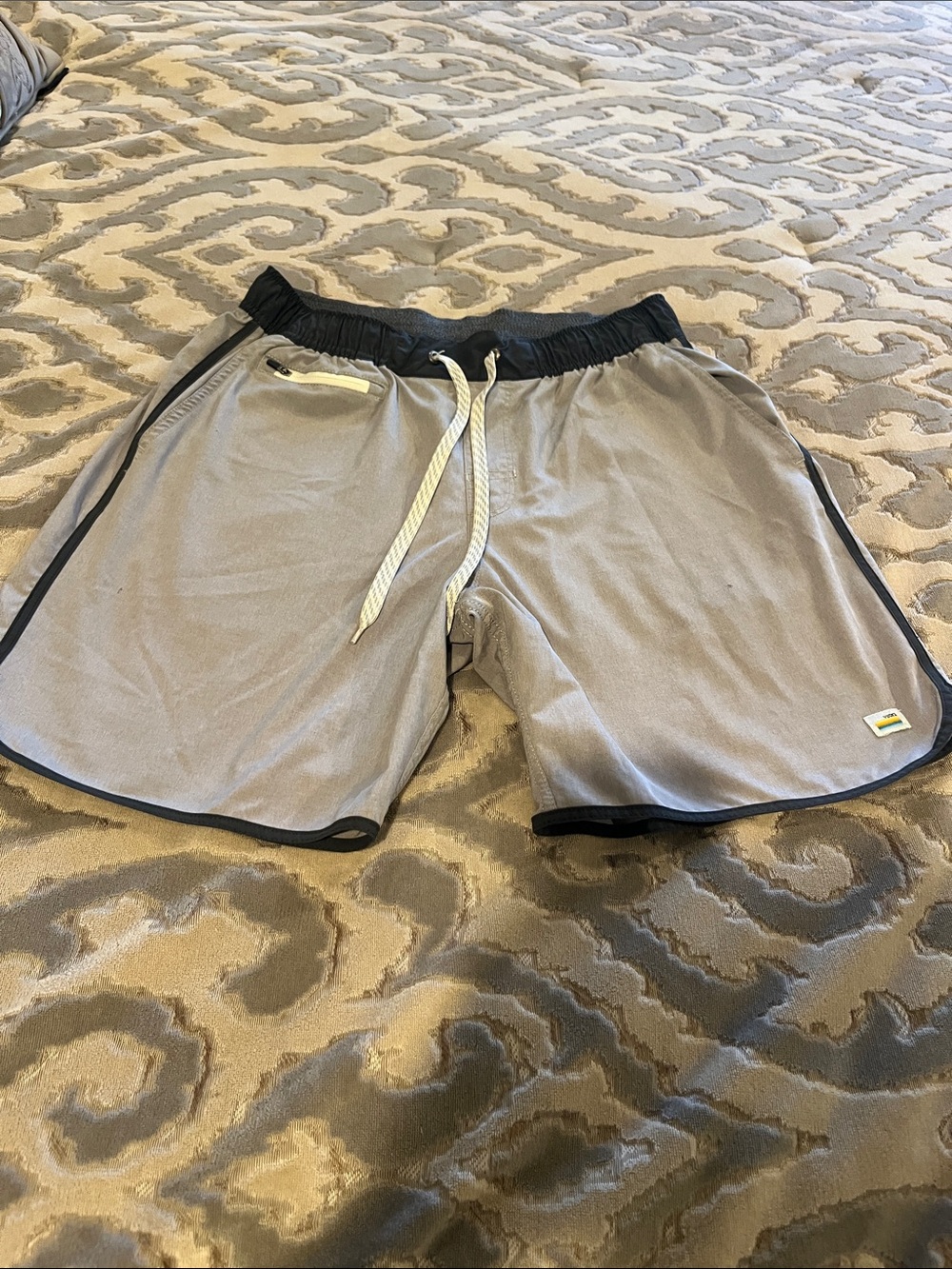 Vuori Men’s Light Gray Athletic Shorts with Black Waistband size medium